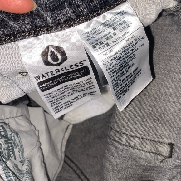 Levis 501 raw hem washed black high rise button jean shorts - Picture 2 of 4